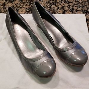 NWOT Grey silver metallic wedges 11B